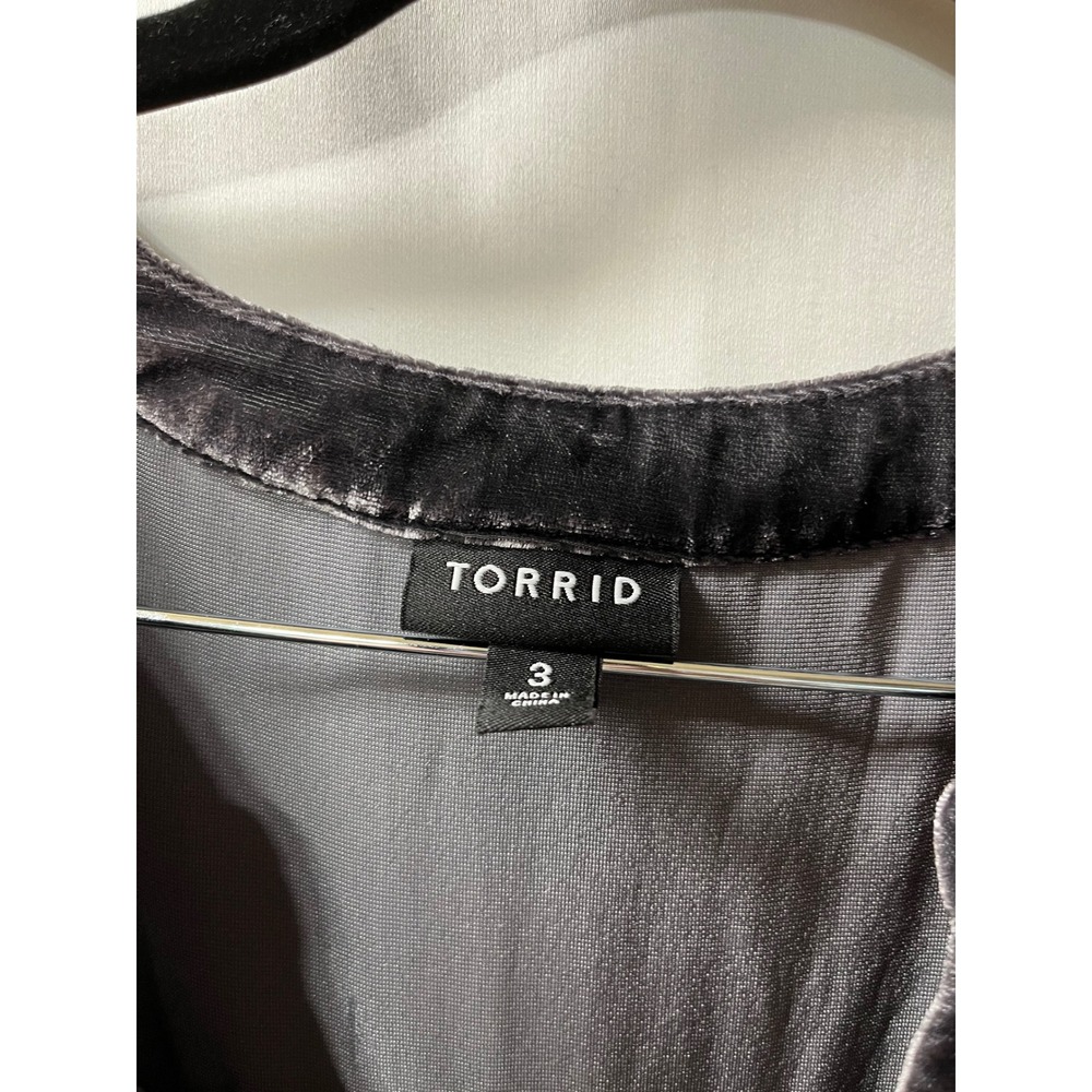Torrid Womens Size 3 Grey Velvet Floral Embroidered‎ Babydoll Blouse Long Sleeve - Picture 2 of 3